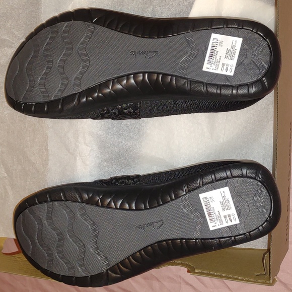 CLARKS 👣Adella Stride Cloudsteppers in Black Knit foot wear - Picture 11 of 16